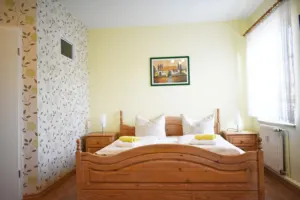 Dreibettzimmer der Pension am Schloss